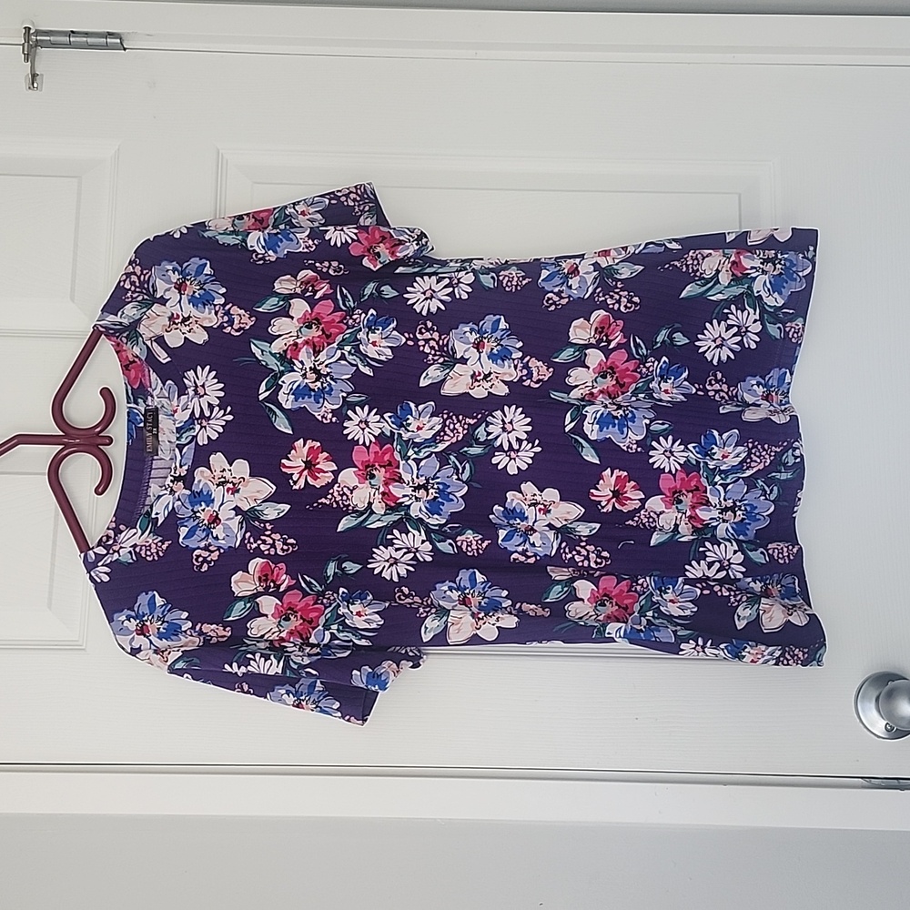 Emily Stacy purple floral pattern short sleeve tshirt